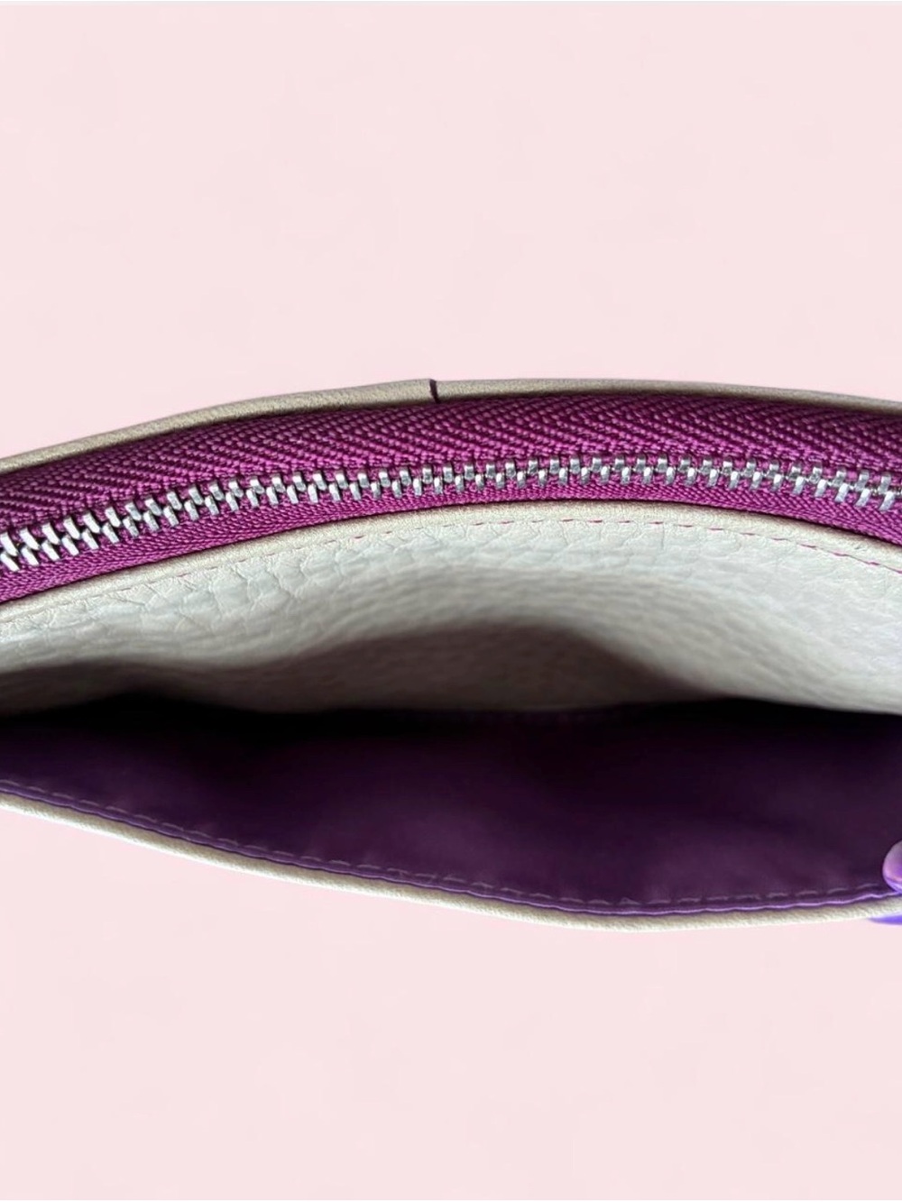 Vintage Coach Cream Leather Wristlet with purple Stitching, Lining and Zip - Picture 4 of 5